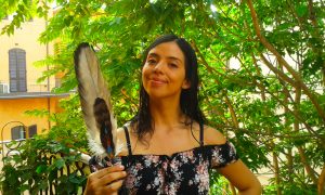 Laura pluma indigena